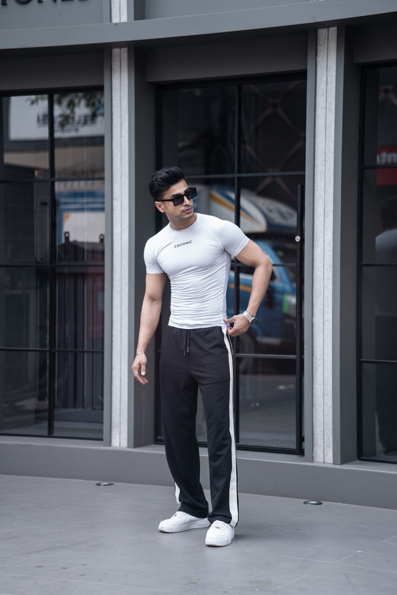 BLACK SIDE SEAM DRAWSTRING WAIST TRACK PANTS image 0