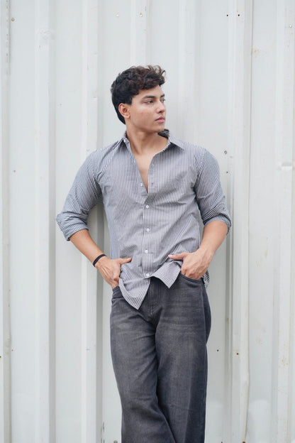 White & Charcoal Vertical Striped F/S Popcorn Shirt image 1