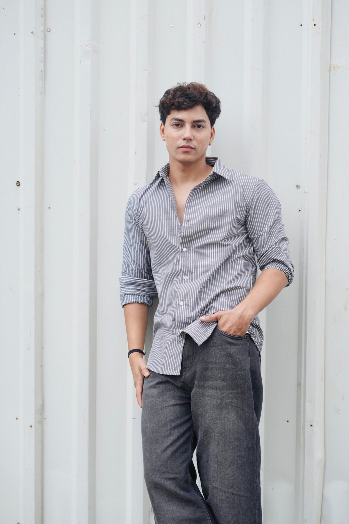 White & Charcoal Vertical Striped F/S Popcorn Shirt image 2