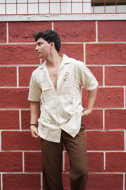 Light Cream Cuban Collar Shirt With Minimal Floral Embroidery image 3