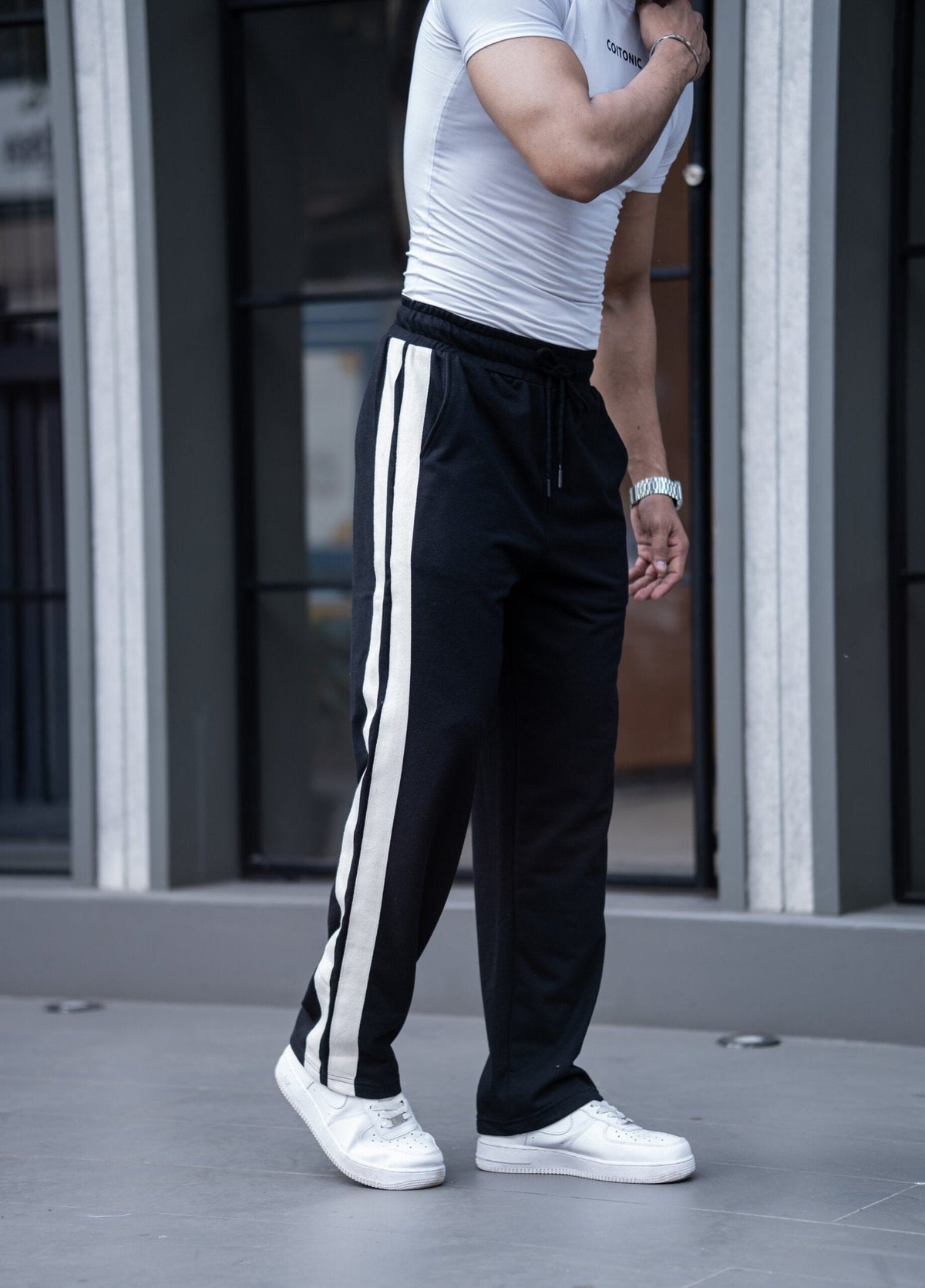 BLACK SIDE SEAM DRAWSTRING WAIST TRACK PANTS image 2